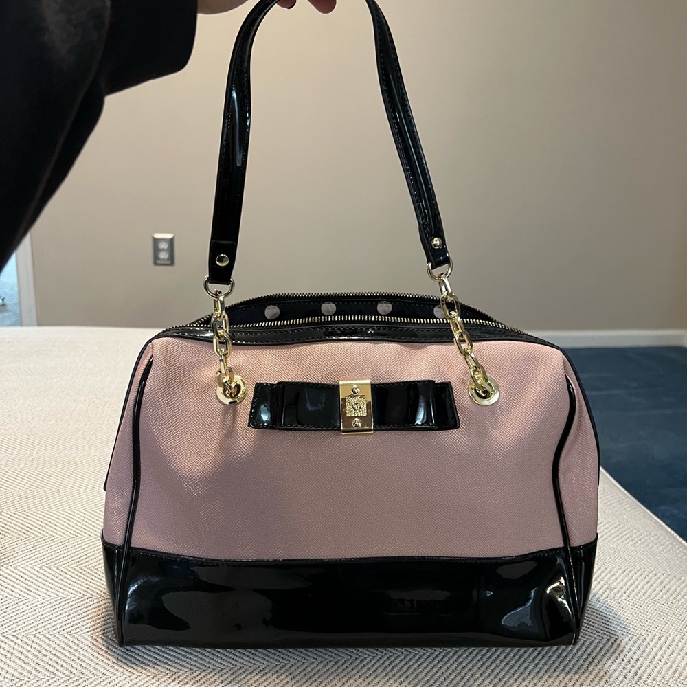 Anne Klein Purse. Light Pink and Black Leather. In good condition!